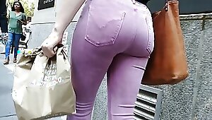 Cock-squeezing bootie teenage In rosy trousers ambling In Nyc