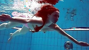Ginger-haired Simonna flashing her bod underwater