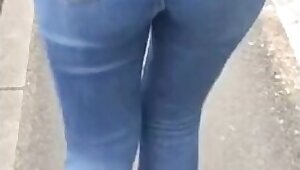 Yo female ambling in taut jean super-cute ass