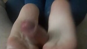 Teen gf gives switch roles footjob solejob