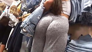 Candid big bubble ass girl in gray pants