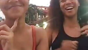 Periscope video, girls flashing tits at the pool