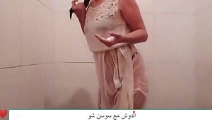 Show en la ducha chica marroqui mostrando su hermoso cuerpo