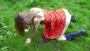 Whore walks in garden for a doggy piss