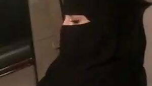 Niqab in car