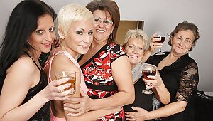 Five Horny Old And Young Lesbians Make It Special For Christmas - MatureNL