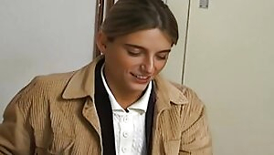 young brunette 21 years old stript vor der kamera beim casting